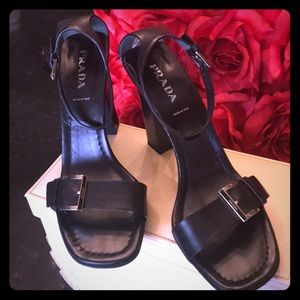 Prada Black leather Pumps made in Italy